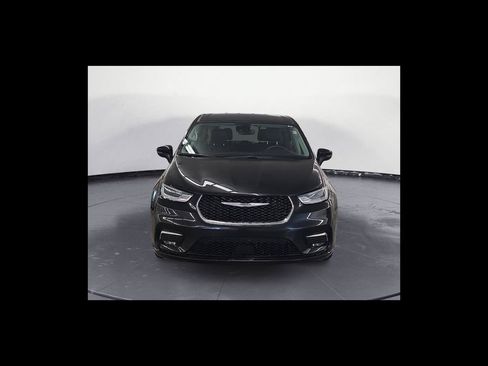 Used 2023 Chrysler Pacifica Touring-L FWD image 9