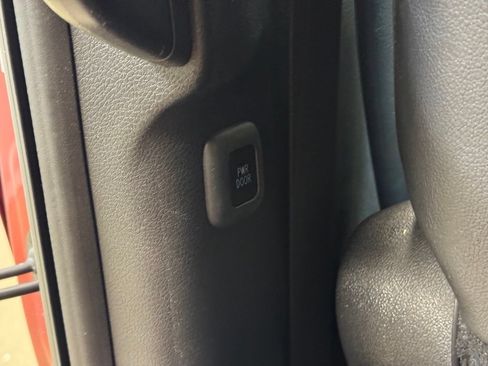 Used 2021 Toyota Sienna XSE FWD image 18