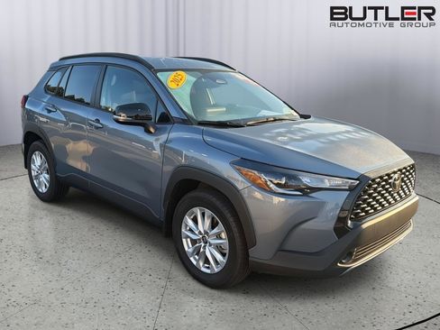 Certified 2025 Toyota Corolla Cross LE FWD image 8