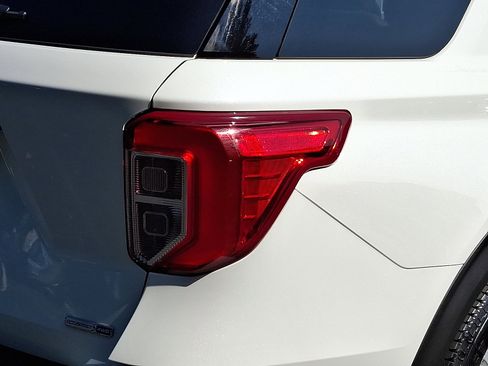 Used 2020 Ford Explorer XLT w/ Equipment Group 202A image 10