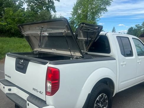 Used 2016 Nissan Frontier PRO-4X image 11