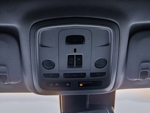 Used 2013 Cadillac XTS Premium image 31