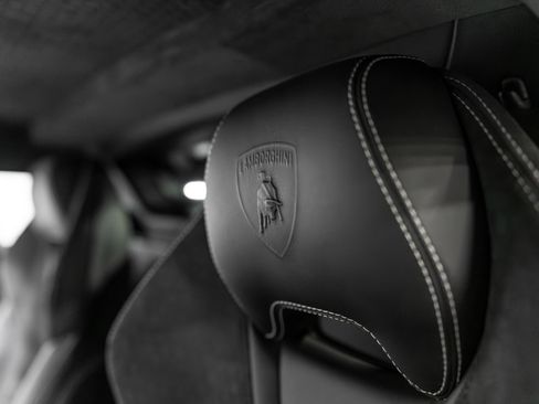 Used 2017 Lamborghini Huracan LP 610-4 Avio image 8