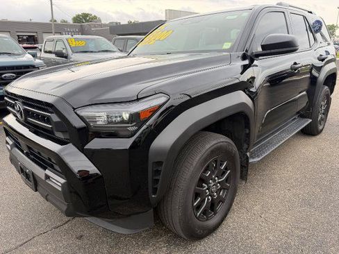 Used 2025 Toyota 4Runner SR5 AWD/4WD image 4