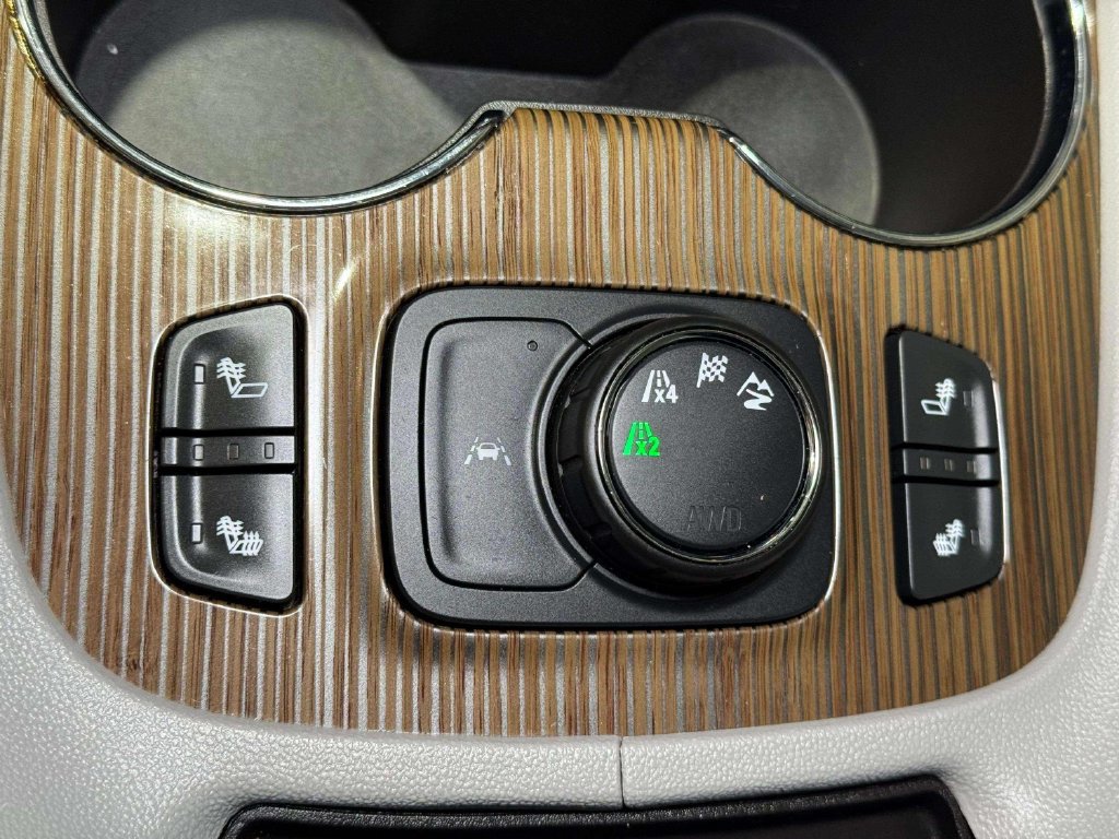Used 2023 GMC Acadia SLE w/ Driver Convenience Package AWD/4WD image 14