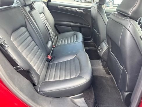 Used 2017 Ford Fusion SE w/ Fusion SE Technology Package FWD image 11
