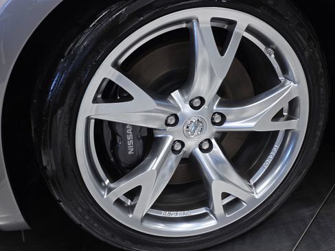 Used 2009 Nissan 370Z Touring w/ Sport Pkg RWD image 42
