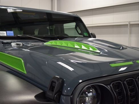 Used 2024 Jeep Wrangler Rubicon w/ Safety Group image 11