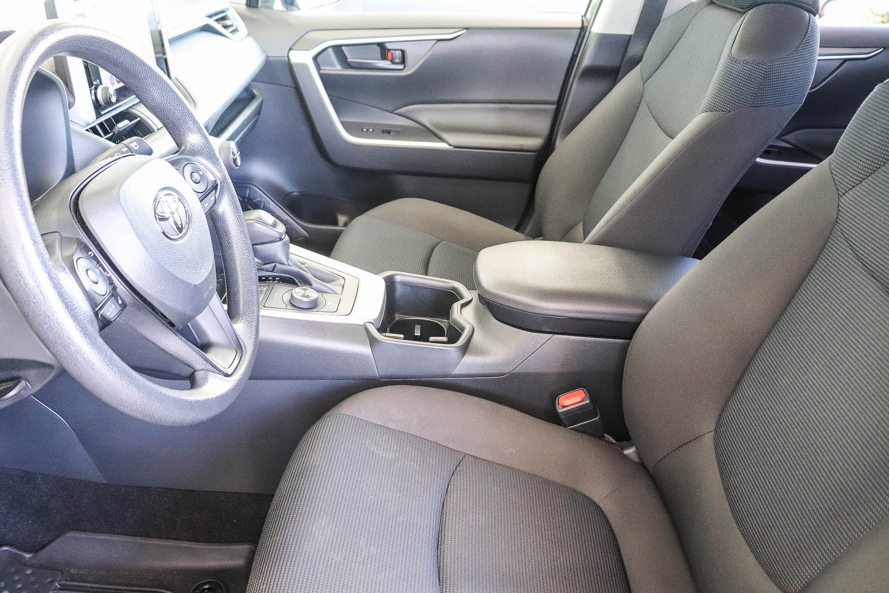 Used 2025 Toyota RAV4 LE AWD/4WD image 18