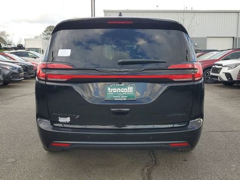 New 2026 Chrysler Pacifica Limited image 5