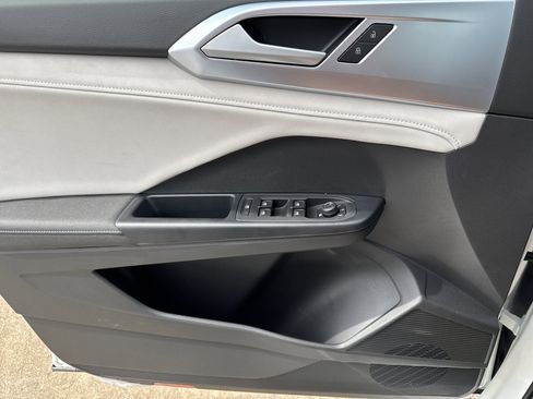New 2025 Volkswagen Taos SE image 8