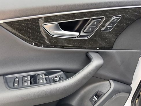 Used 2021 Audi Q7 2.0T Premium w/ Convenience Package image 32