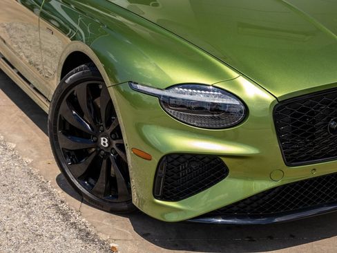 Certified 2025 Bentley Continental GTC AWD/4WD image 2