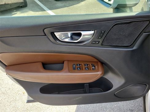 Used 2021 Volvo XC60 T5 Inscription image 19