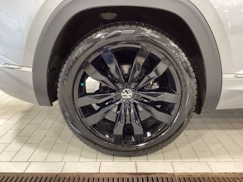 Used 2021 Volkswagen Atlas Cross Sport SEL R-Line AWD/4WD image 25