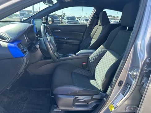 Used 2020 Toyota C-HR XLE FWD image 33