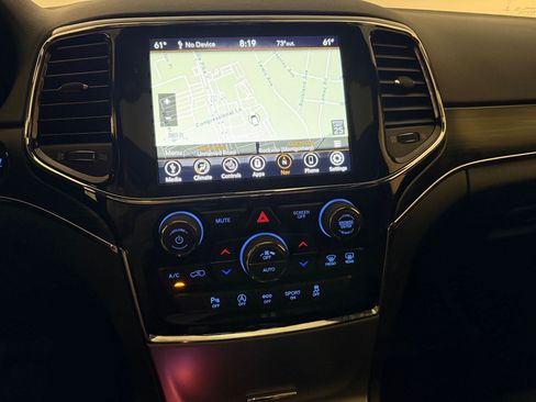 Used 2021 Jeep Grand Cherokee Limited w/ Premium Lighting Group AWD/4WD image 19