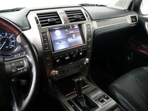 Used 2018 Lexus GX 460 Premium w/ Premium Package AWD/4WD image 18