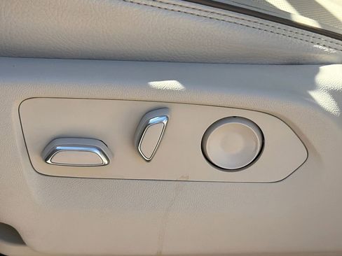 Used 2022 GMC Yukon XL Denali image 24