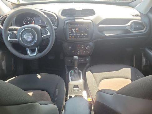 Used 2023 Jeep Renegade Latitude AWD/4WD image 10