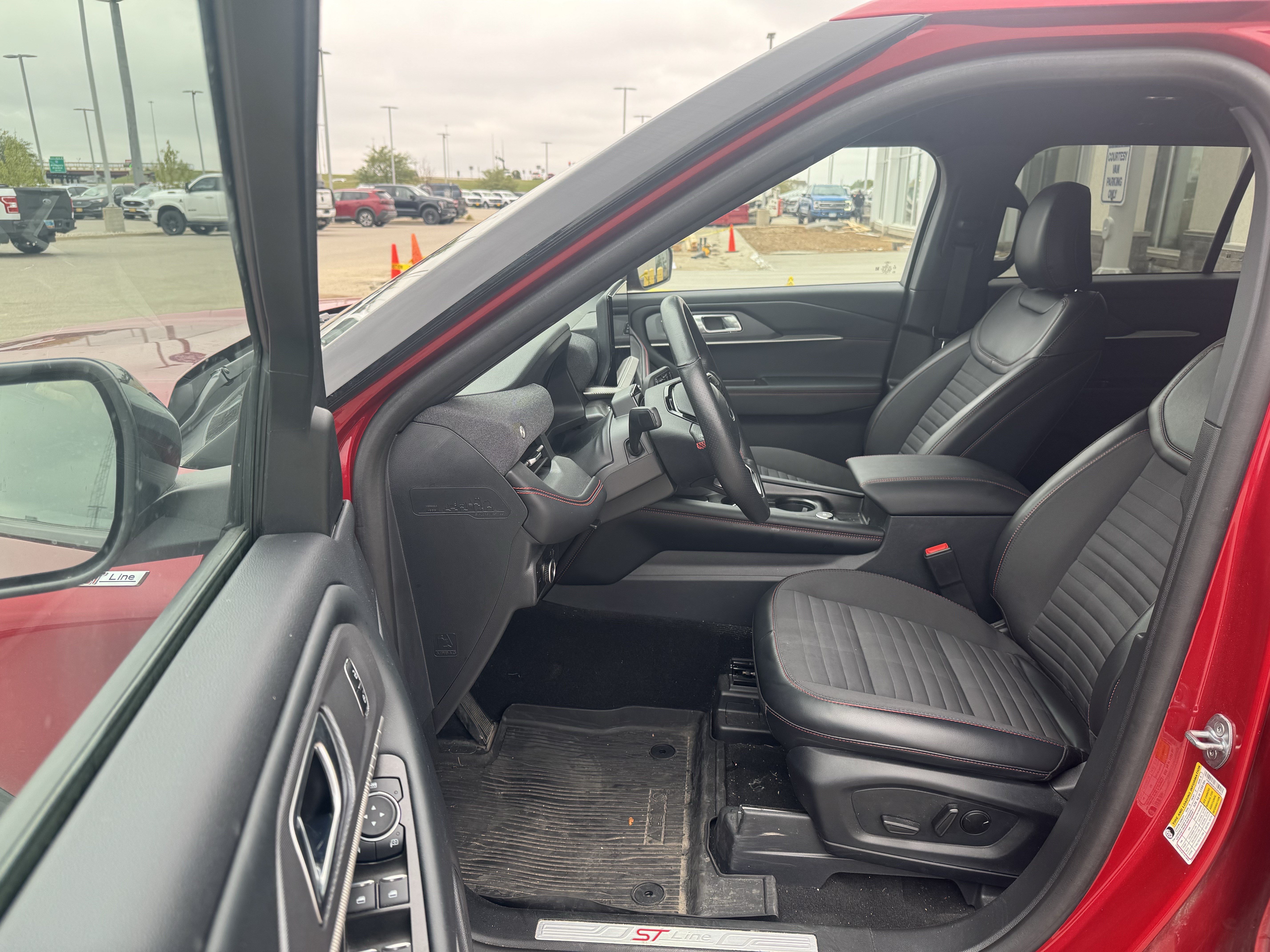 Used 2025 Ford Explorer ST-Line AWD/4WD image 8