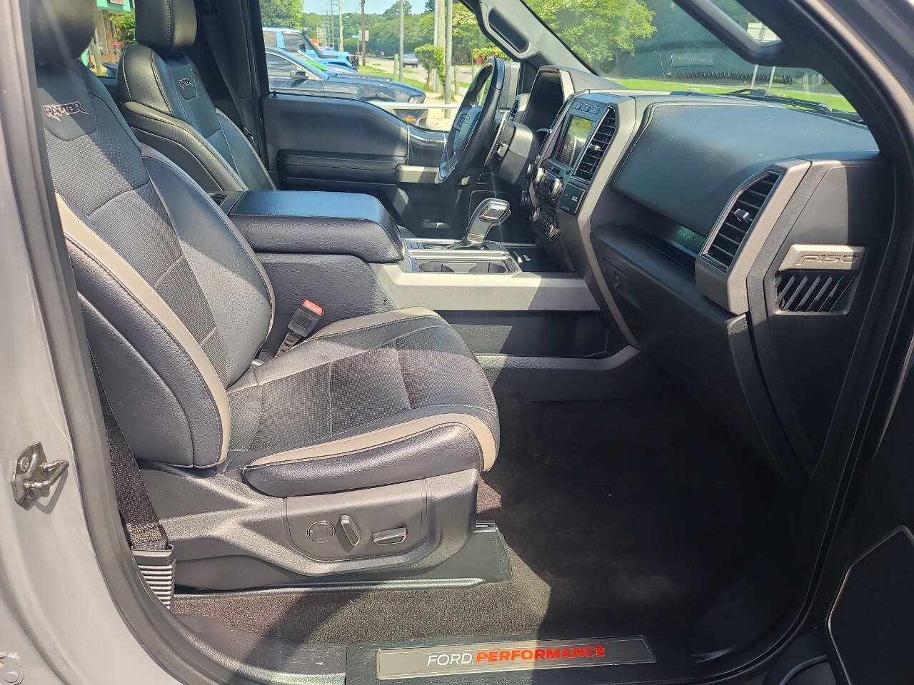 Used 2018 Ford F150 Raptor w/ Equipment Group 802A Luxury AWD/4WD image 39