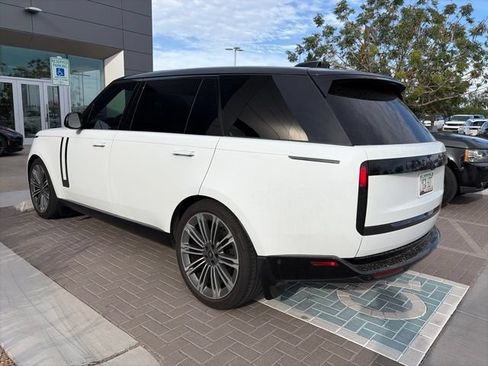 Used 2024 Land Rover Range Rover Long Wheelbase SE AWD/4WD image 2