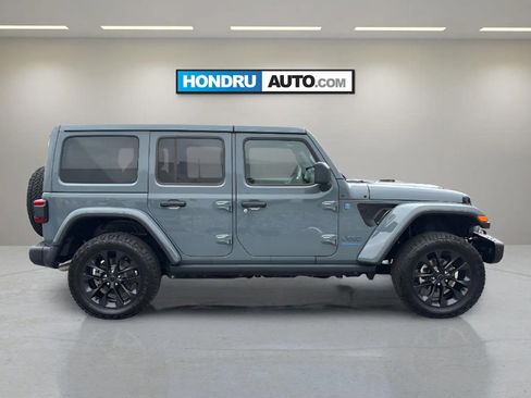 Used 2025 Jeep Wrangler Unlimited Sahara AWD/4WD image 6