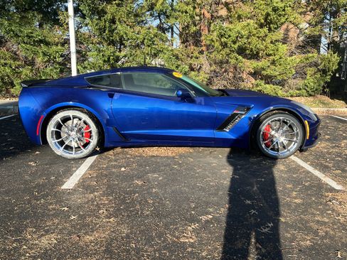 Used 2016 Chevrolet Corvette Z06 w/ 3LZ Preferred Equipment Group image 9