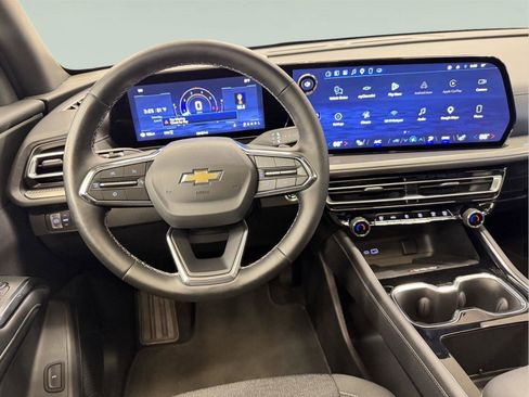 Used 2025 Chevrolet Traverse LT w/ Sun and Wheel Package AWD/4WD image 40