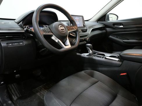 Used 2024 Nissan Altima 2.5 SV image 10