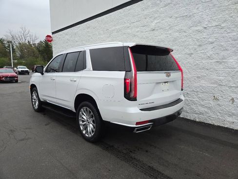 Certified 2021 Cadillac Escalade Premium Luxury AWD/4WD image 4