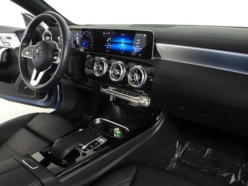 Used 2020 Mercedes-Benz CLA 250 image 13