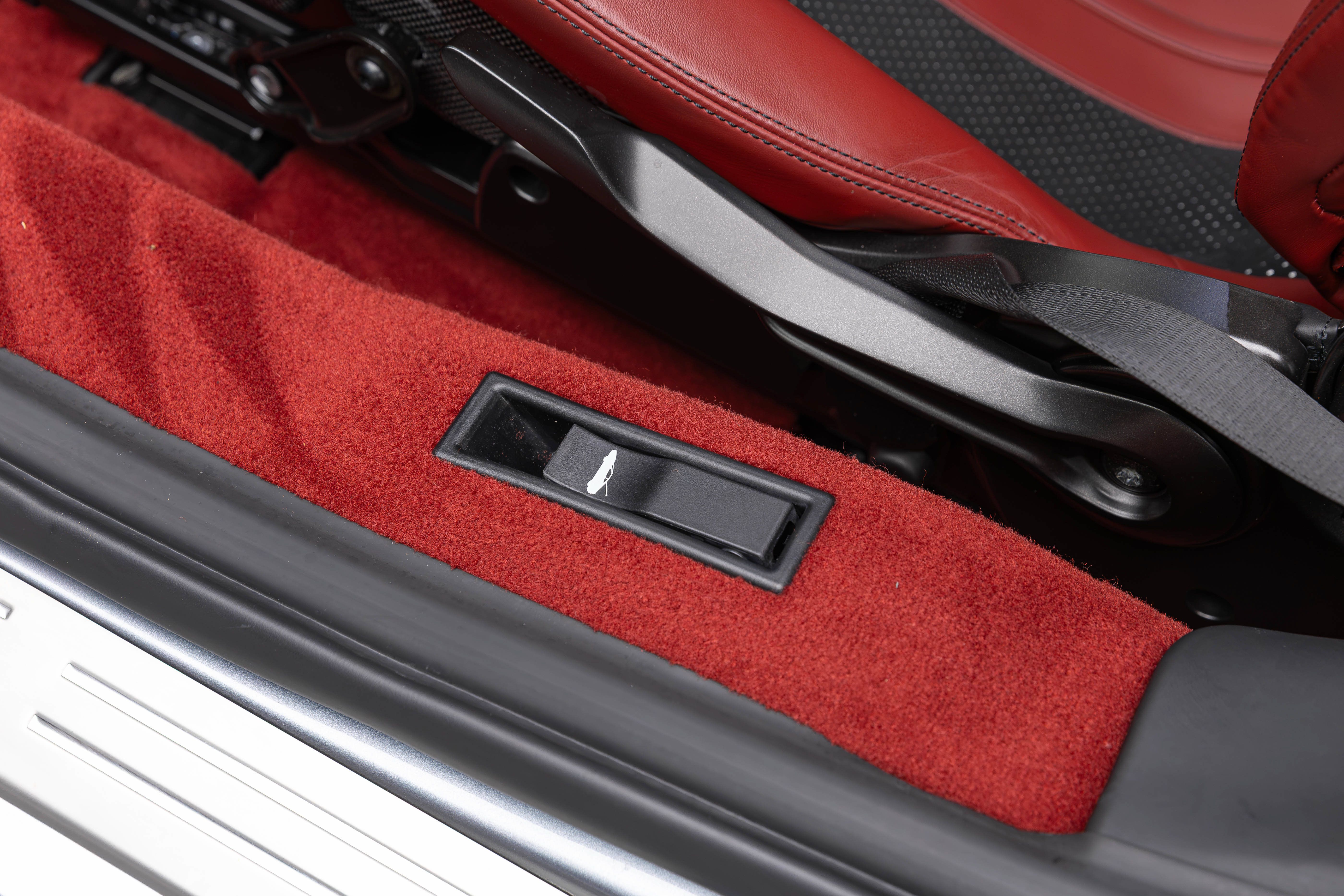 Used 2020 Ferrari F8 Tributo RWD image 18
