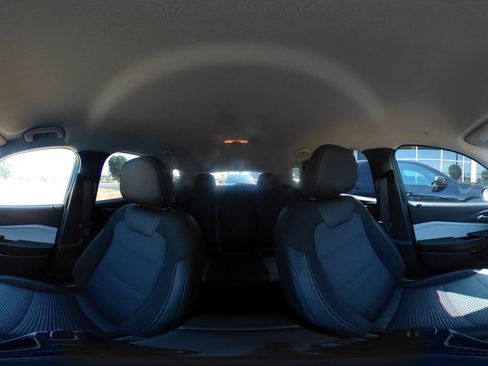 Used 2025 Chevrolet Trax LT FWD image 40