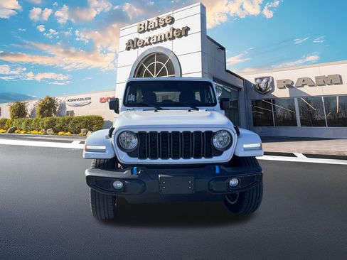 Used 2024 Jeep Wrangler Sport S w/ Convenience Group AWD/4WD image 9