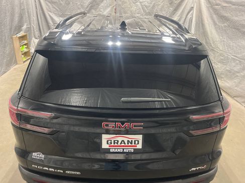 Used 2024 GMC Acadia AT4 w/ Luxury Package AWD/4WD image 5
