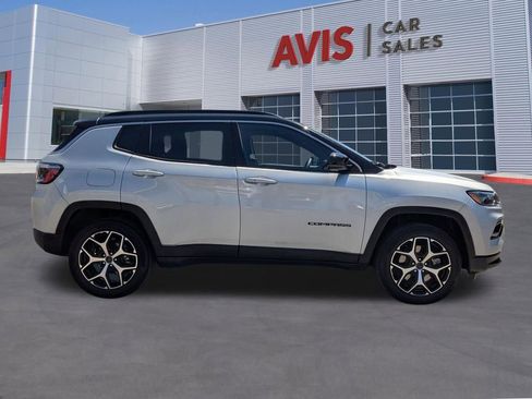Used 2025 Jeep Compass Limited image 7