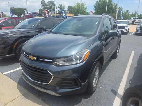 Used 2021 Chevrolet Trax LT AWD/4WD image 2