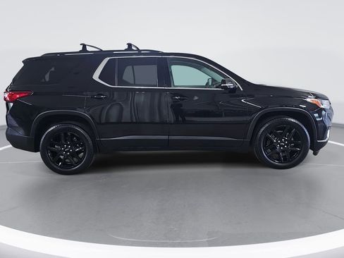 Used 2019 Chevrolet Traverse LT w/ LPO, Blackout Package AWD/4WD image 2