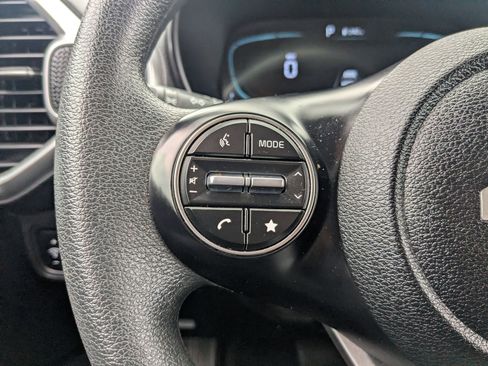 Used 2025 Kia Soul LX FWD image 20