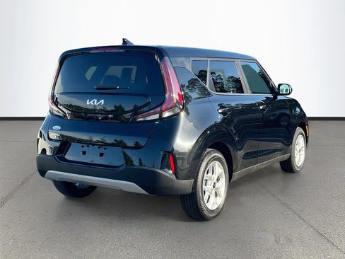 Used 2025 Kia Soul LX w/ LX Technology Package FWD image 7