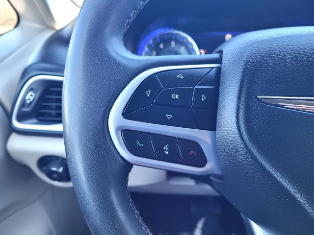 Used 2023 Chrysler Pacifica Touring-L FWD image 25