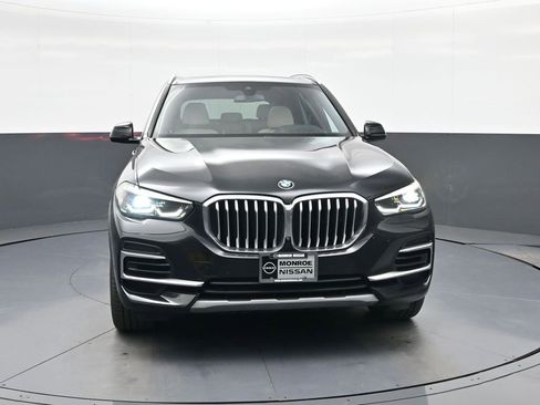 Used 2022 BMW X5 xDrive40i w/ Premium Package AWD/4WD image 2