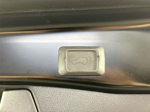 Used 2025 Toyota RAV4 XLE Premium AWD/4WD image 38