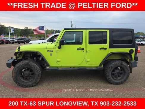 Used 2017 Jeep Wrangler Unlimited Sahara w/ Connectivity Group image 4