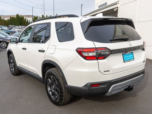 New 2025 Honda Pilot TrailSport image 8