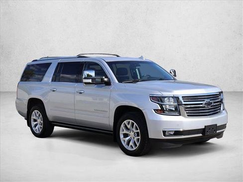 Used 2019 Chevrolet Suburban Premier w/ Premier Plus Edition AWD/4WD image 3