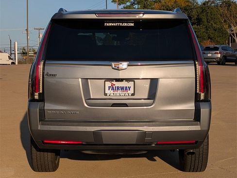 Used 2020 Cadillac Escalade Premium Luxury image 5