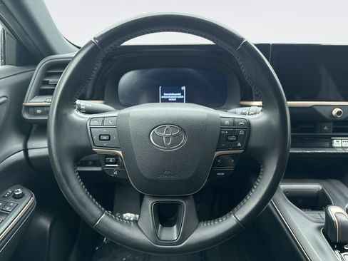 Used 2023 Toyota Crown AWD/4WD image 12